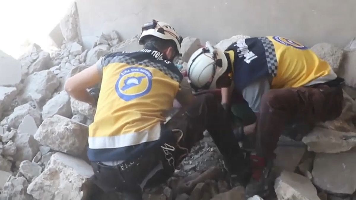 عشرات القتلى بتواصل الاشتباكات والقصف شمال غرب سوريا
