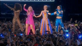 Spice Girls end tour with emotional apology