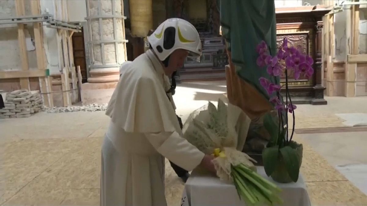 Misa papal en el epicentro del terremoto que sacudió la provincia de Macerata