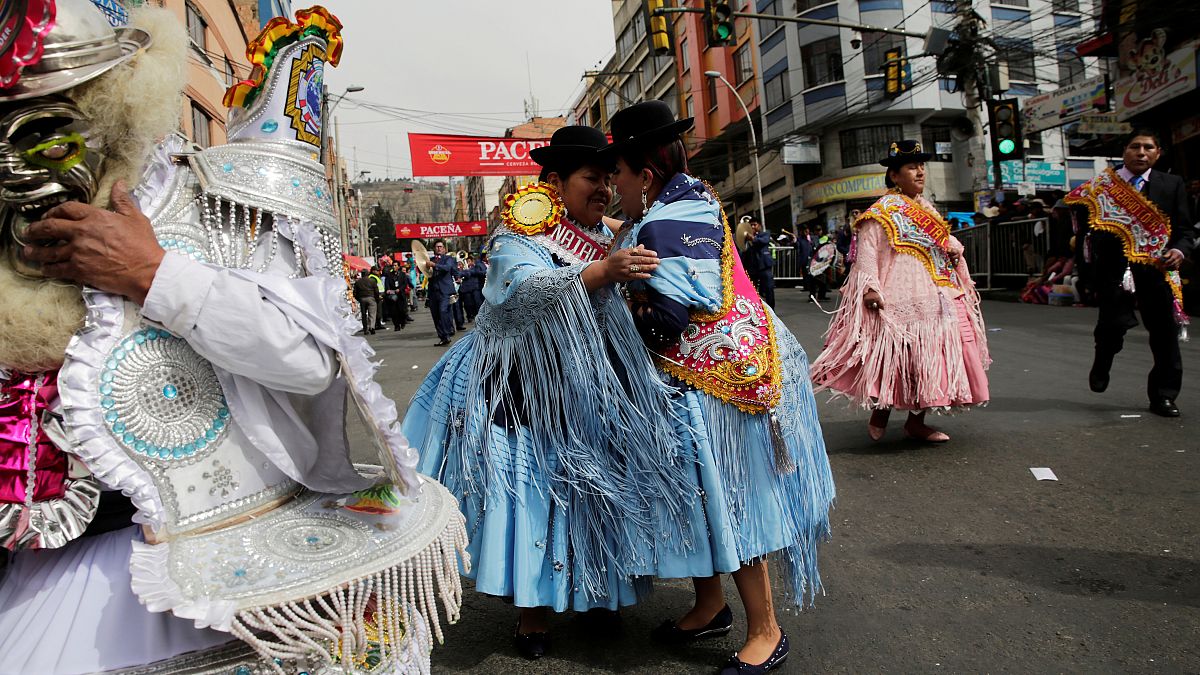 Βολιβία: Πολύχρωμη παρέλαση για τον...Ιησού!
