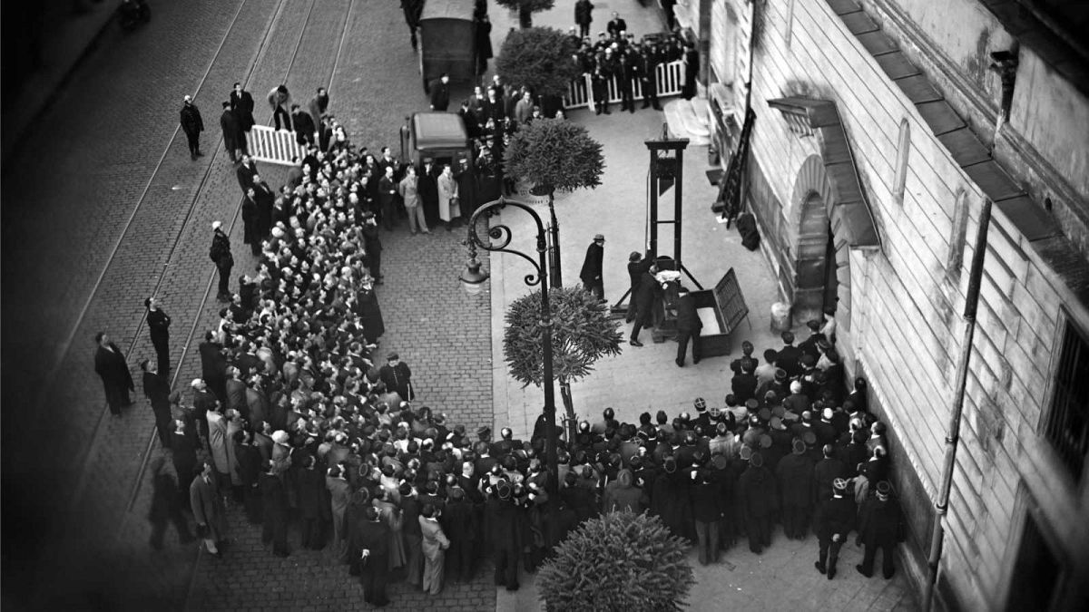 Последняя гильотина на парижской улице, 1939 год.
