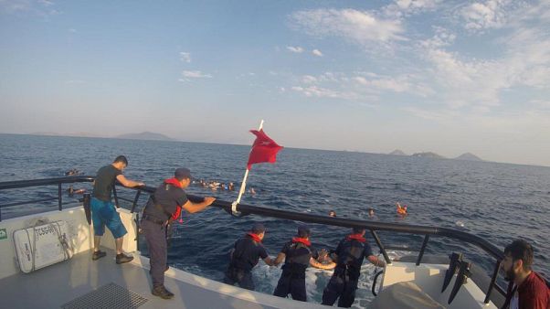 Δώδεκα νεκροί σε ναυάγιο στο Αιγαίο Δώδεκα νεκροί σε ναυάγιο στο Αιγαίο