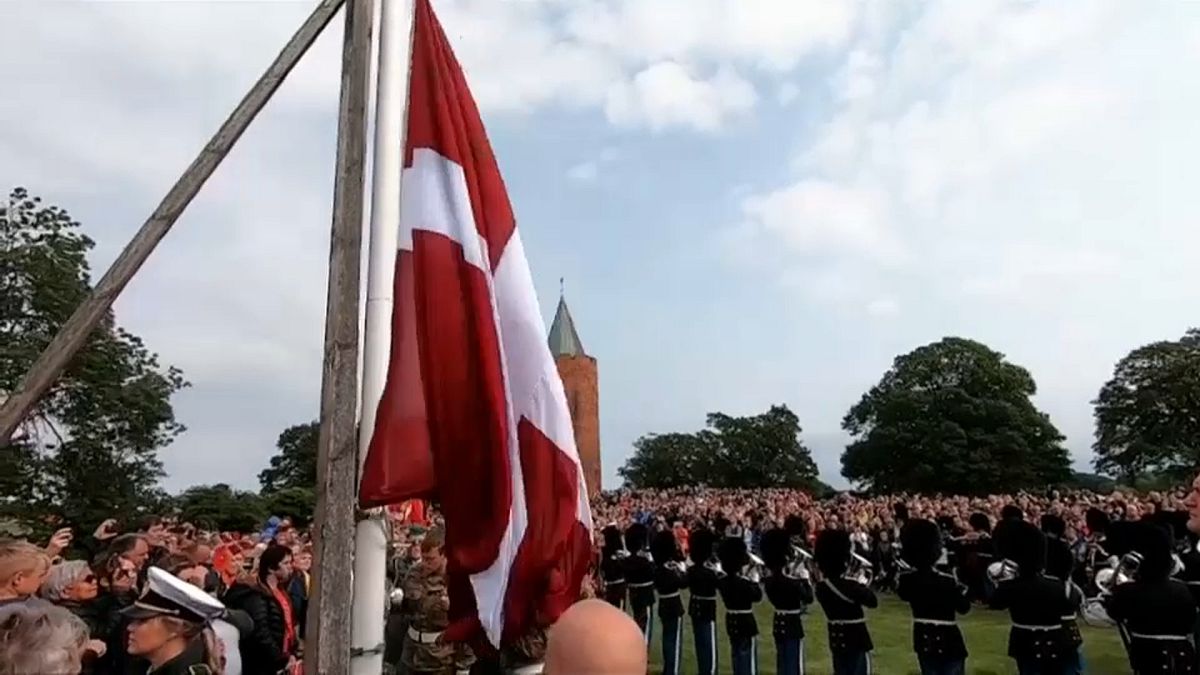 شاهد: الدنمركيون يحتفلون بالذكرى الـ 800 لسقوط علمهم من السماء