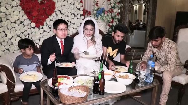 Pakistan, la tratta delle donne costrette a sposare uomini cinesi Pakistan, la tratta delle donne costrette a sposare uomini cinesi