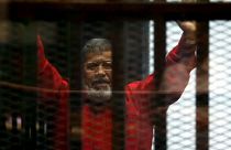 Nach fast 6 Jahren Haft: Mursi bricht vor Gericht zusammen und stirbt