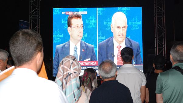 AK Parti İstanbul Büyükşehir Belediye Başkan Adayı Binali Yıldırım ile CHP İstanbul Büyükşehir Belediye Başkan Adayı Ekrem İmamoğlu, İsmail Küçükkaya'nın yaptığı ortak yayında AK Parti İstanbul Büyükşehir Belediye Başkan Adayı Binali Yıldırım ile CHP İstanbul Büyükşehir Belediye Başkan Adayı Ekrem İmamoğlu, İsmail Küçükkaya'nın yaptığı ortak yayında