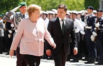 Sorge um Merkel (64): Kanzlerin beginnt plötzlich zu zittern