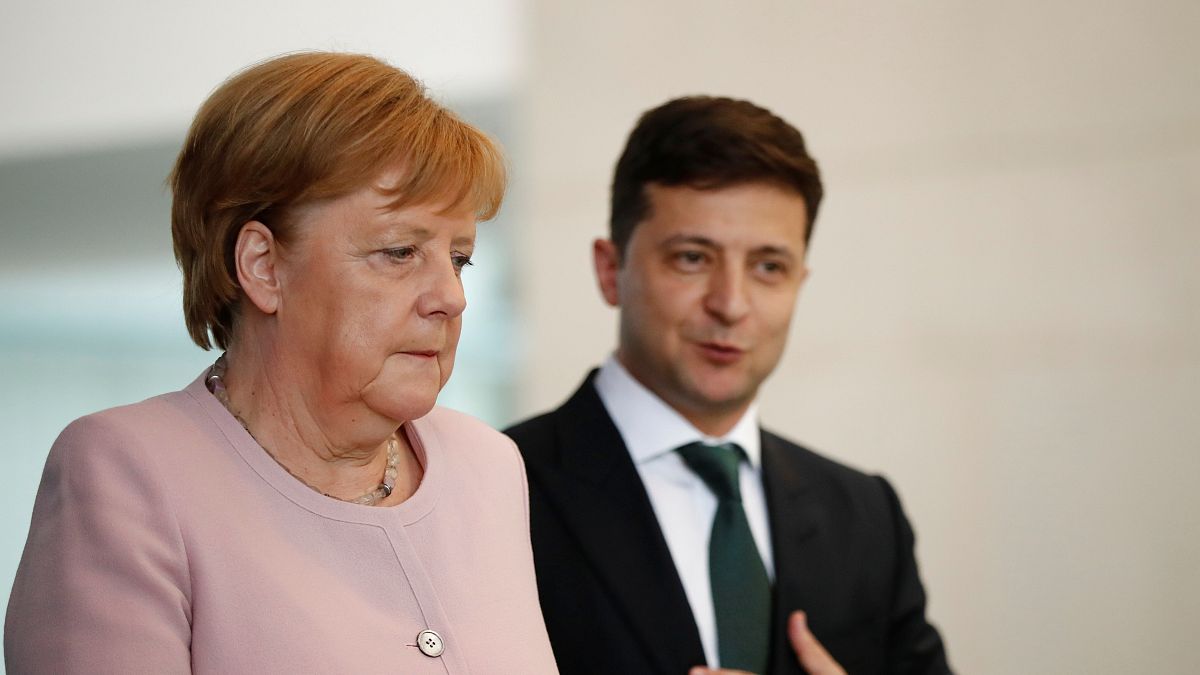 Ангелу Меркель затрясло на встрече с Зеленским
