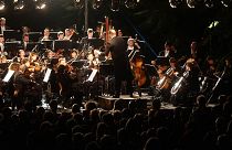 A MÁV Szimfonikus Zenekar hangversenye 2005 július 6-án este a Fővárosi Állat- és Növénykertben.