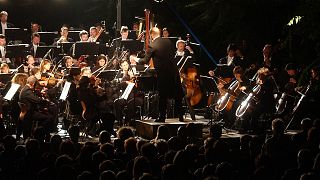 A MÁV Szimfonikus Zenekar hangversenye 2005 július 6-án este a Fővárosi Állat- és Növénykertben. 