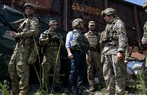 دیدار زلنسکی با نظامیان در شرق اوکراین