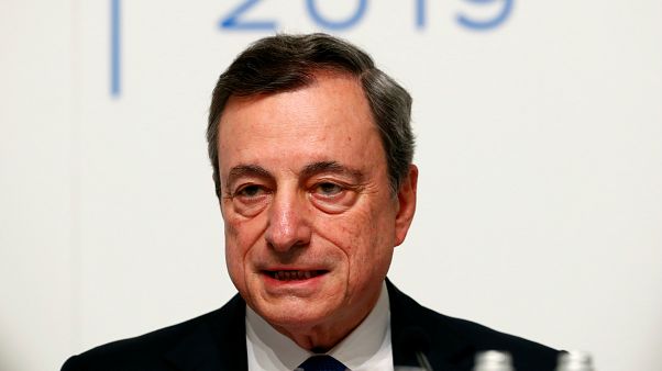 Euro değer kaybetti, Trump Draghi'yi eleştirdi: Yaptıkların ABD'ye haksızlık Euro değer kaybetti, Trump Draghi'yi eleştirdi: Yaptıkların ABD'ye haksızlık