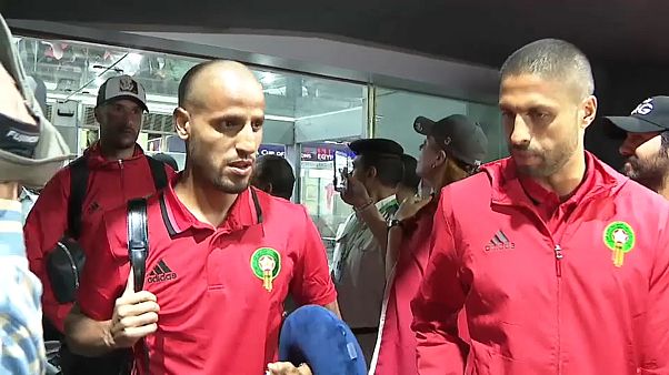 خروج لاعبي المنتخب المغربي من مطار القاهرة الدولي خروج لاعبي المنتخب المغربي من مطار القاهرة الدولي