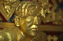 The statue features Beckham's Nineties floppy hairstyle and Man Utd jersey