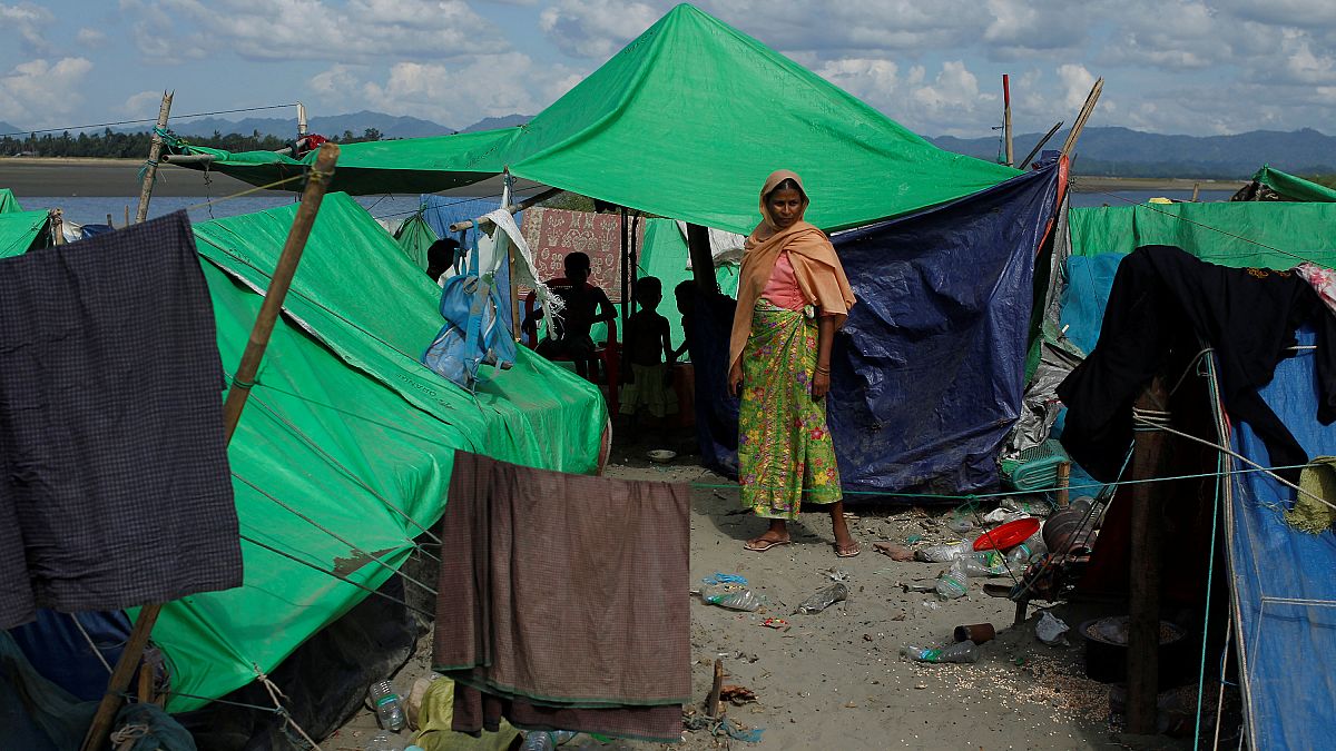 امرأة من الروهينغا في مخيم مؤقت قرب حدود ميانمار مع بنجلادش 