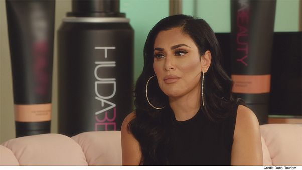 Huda Kattan, uma self-made woman de sucesso internacional Huda Kattan, uma self-made woman de sucesso internacional