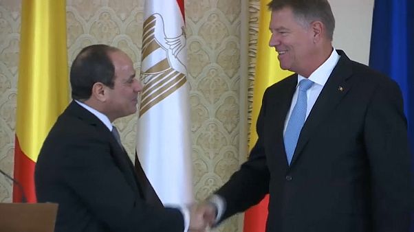 الرئيس المصري عبد الفتاح السيسي مع نظيره الروماني كلاوس يوهانيس الرئيس المصري عبد الفتاح السيسي مع نظيره الروماني كلاوس يوهانيس