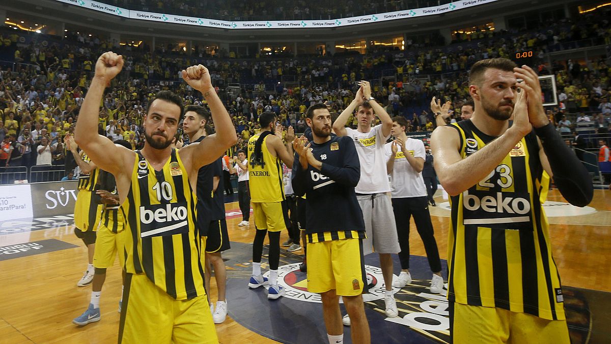 Fenerbahçe Beko, Anadolu Efes karşısında seriyi 3-3'e taşıdı