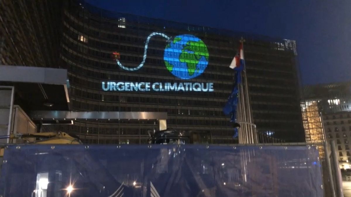 Climate emergency highlighted by Greenpeace in Brussels