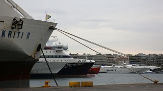 Επιστρέφει στον Πειραιά καταμαράν με 127 επιβάτες λόγω βλάβης