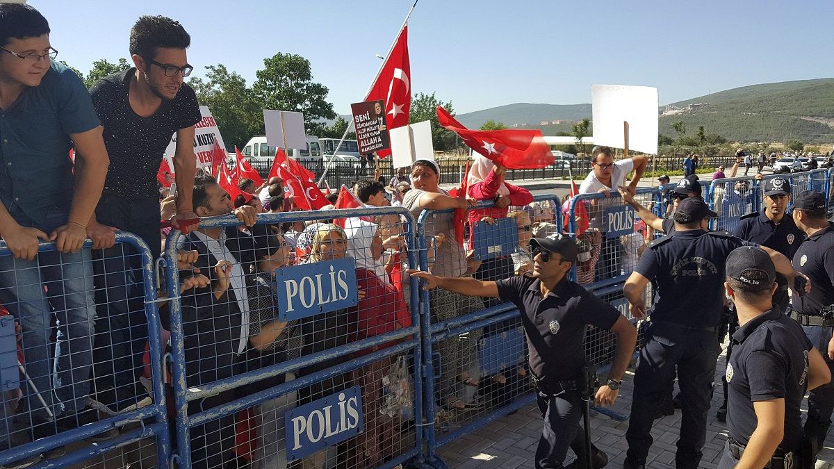 Gescheiterter Putschversuch in der Türkei: Lebenslange Haft für 24 Angeklagte