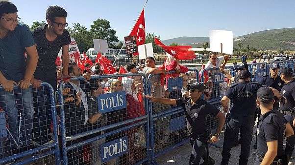 Gescheiterter Putschversuch in der Türkei: Lebenslange Haft für 24 Angeklagte Gescheiterter Putschversuch in der Türkei: Lebenslange Haft für 24 Angeklagte