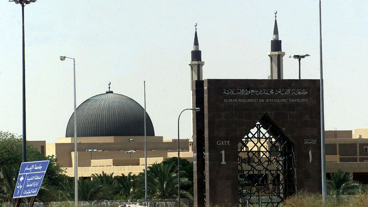  مدخل جامعة الإمام محمد بن سعود بالرياض في المملكة العربية السعودية. حزيران/2004