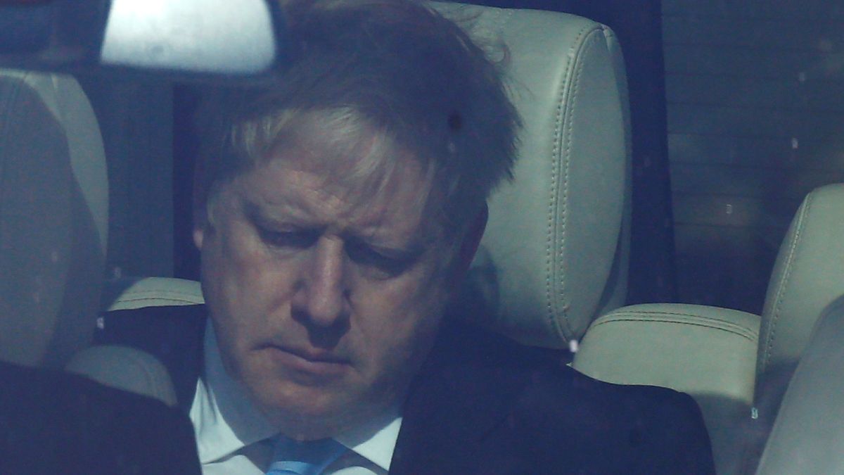 Boris Johnson elhagyja a brit parlamentet 2019. június 20-án