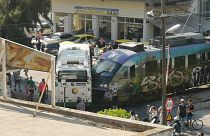 Σύγκρουση λεωφορείου με συρμό του προαστιακού στη Λιοσίων