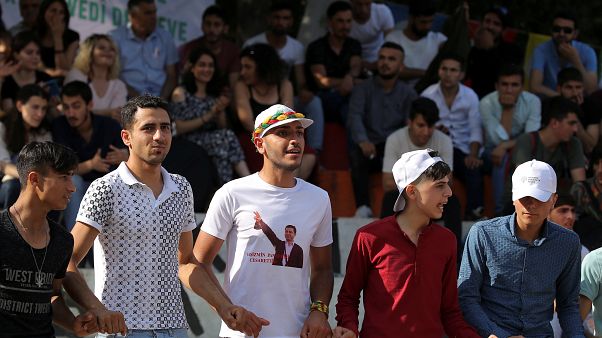 "AK Parti İstanbul'u muhafazakar Kürt seçmenin oylarıyla kazanmayı umuyor" "AK Parti İstanbul'u muhafazakar Kürt seçmenin oylarıyla kazanmayı umuyor"