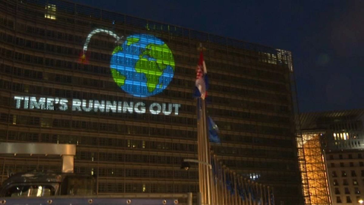 Hidegzuhany a környezetvédőknek az EU-csúcson - már a nagyszülők is tüntetnek