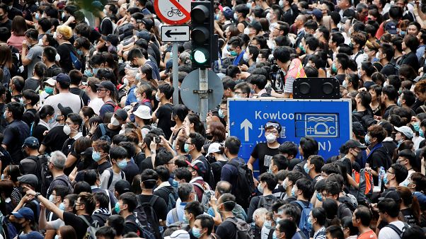 Hong Kong'da zanlıların Çin'e iadesini kolaylaştıran düzenlemeye karşı çıkanların protestosu sürüyor Hong Kong'da zanlıların Çin'e iadesini kolaylaştıran düzenlemeye karşı çıkanların protestosu sürüyor
