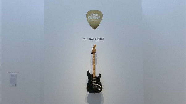 Pink Floyd'un solisti David Gilmour'un gitarı 23 milyon TL'ye satılarak rekor kırdı Pink Floyd'un solisti David Gilmour'un gitarı 23 milyon TL'ye satılarak rekor kırdı