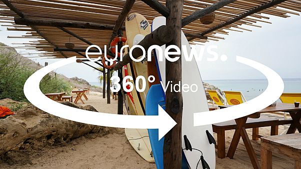 Vídeo em 360°: O surf vai "colocar Angola no mapa" Vídeo em 360°: O surf vai "colocar Angola no mapa"