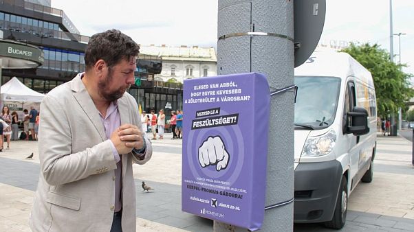 Mayoral candidate Gábor Kerpel-Fronius has a go venting his frustrations Mayoral candidate Gábor Kerpel-Fronius has a go venting his frustrations