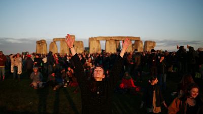Il raduno per il tramonto a Stonehenge