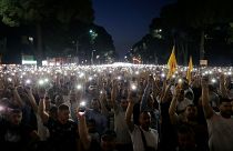 Arnavutluk'ta binlerce muhalif, başbakanlık ofisi önünde hükümeti protesto etti