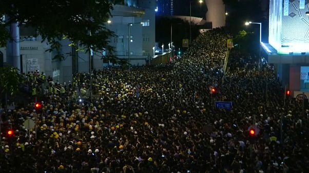 Polícia de Hong Kong abre investigação contra manifestantes Polícia de Hong Kong abre investigação contra manifestantes