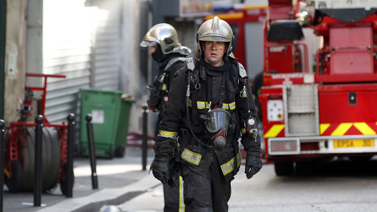 Three dead and one gravely injured in Paris' building fire 