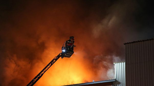 Fransa'nın başkenti Paris'te yangın: 3 ölü, 31 yaralı Fransa'nın başkenti Paris'te yangın: 3 ölü, 31 yaralı