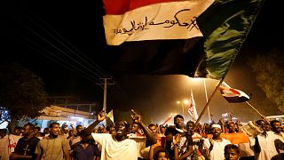 محتجون سودانيون في العاصمة الخرطوم يوم الجمعة