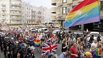 Marcha do orgulho gay pacífica em Kiev