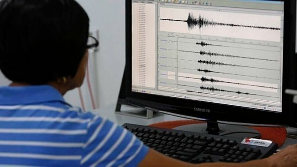 Ινδονησία: Ισχυρότατος σεισμός 7,5 Ρίχτερ Ινδονησία: Ισχυρότατος σεισμός 7,5 Ρίχτερ