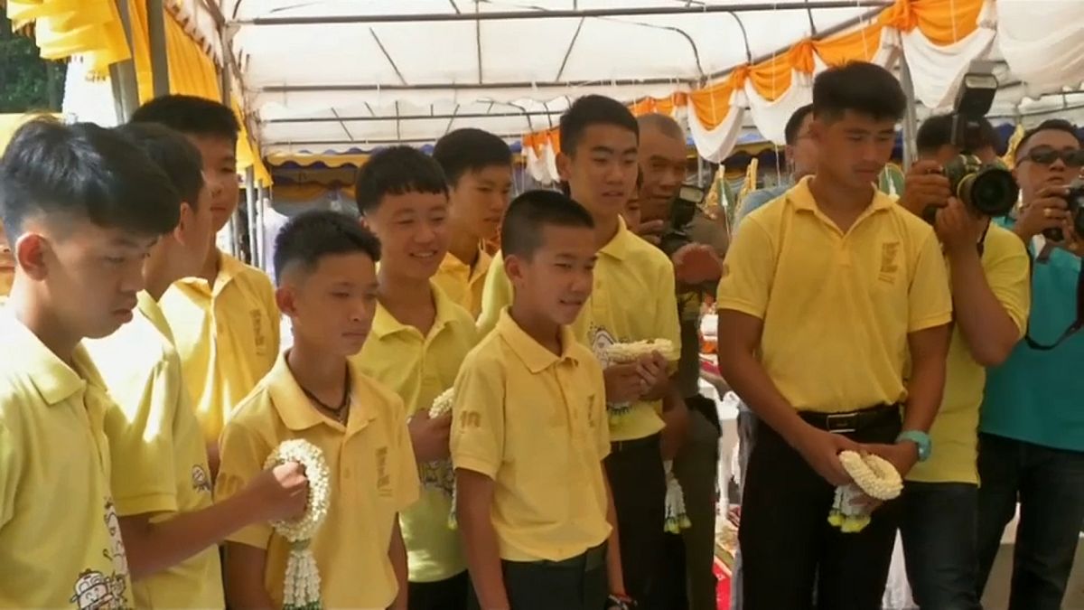 "فتية الكهف" التايلانديون يؤسسون فريق كرة قدم جديد بعد عام من إنقاذهم