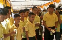 "فتية الكهف" التايلانديون يؤسسون فريق كرة قدم جديد بعد عام من إنقاذهم