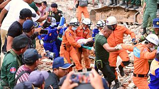 Elevan a 25 los fallecidos en el derrumbe de un edificio en Camboya