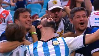 Argentina se clasifica para cuartos de final en la Copa América tras ganar a Qatar 2 - 0