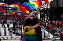 Milhares desfilam na "Gay Pride" de São Paulo e desafiam Bolsonaro