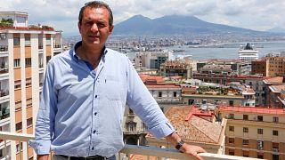 El exmagistrado y actual alcalde de Nápoles, Luigi de Magistris, posando en 2016.