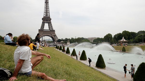 Caldo record in Europa. "Parigi? Più calda dello Zambia" Caldo record in Europa. "Parigi? Più calda dello Zambia"